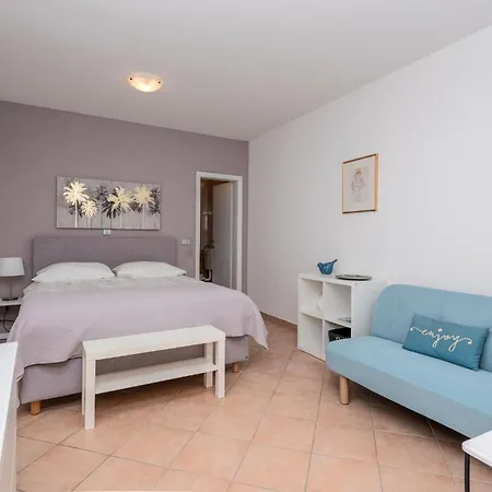 Апартаменты Nice Apartment In Baska Voda With Wifi *