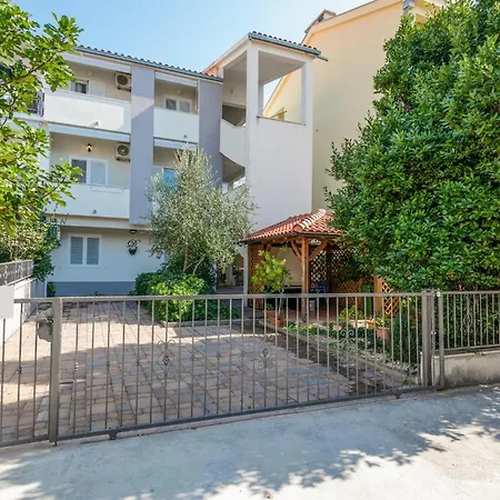 Апартаменты Nice Apartment In Baska Voda With Wifi