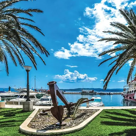 Апартаменты Nice Apartment In Baska Voda With Wifi *